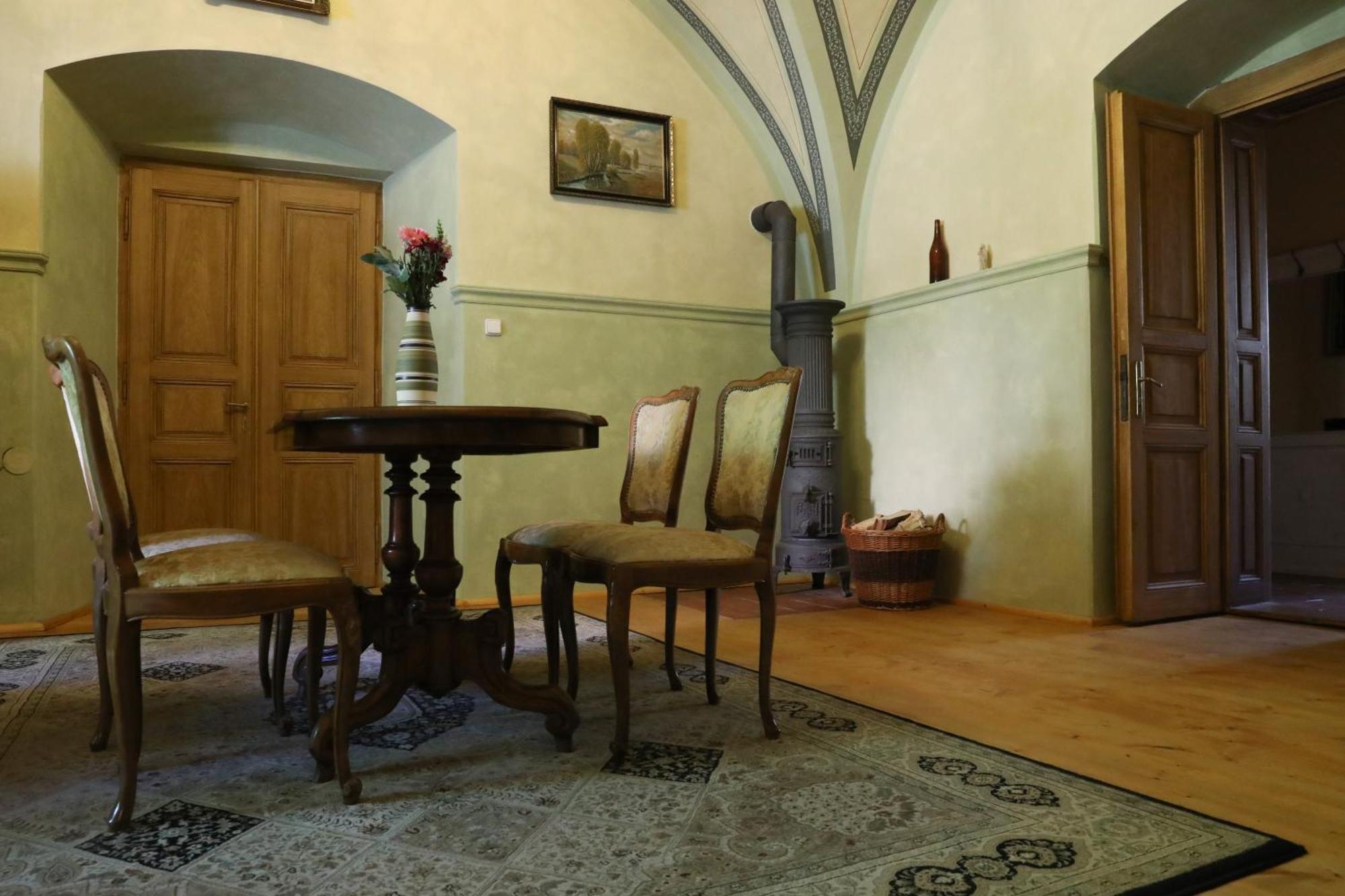 Historicke Apartmany Zelenohorska Posta Nepomuk Exterior photo